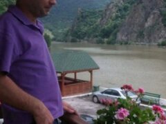 Tanar din Bucuresti imi caut jumatatea